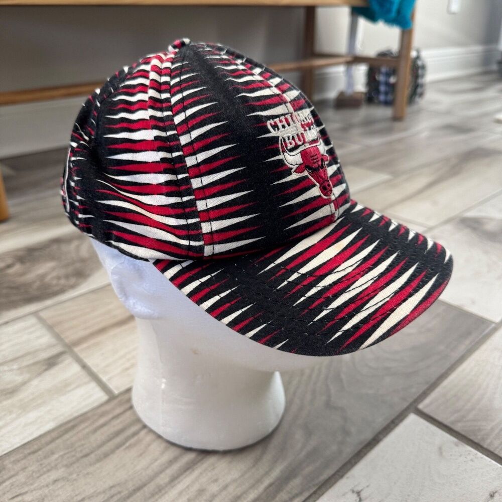 STARTER Chicago Bulls Black Red White Patterned Snapback Hat Bob Lanier edition.